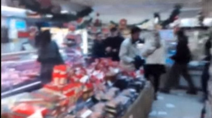 «Ντου» του Ρουβίκωνα σε σούπερ μάρκετ στα Πετράλωνα (βίντεο)